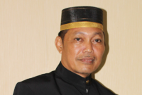 (ketua komisi I DPRD Mamuju, Sugianto)