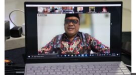 (kakanwil Kemenag Sulbar, H.Muflih B Fattah menghadiri acara pelantikan BWI sulbar via zoom, foto : hms)