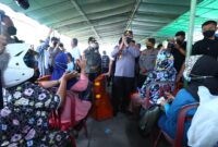 (Kapolri Jenderal Listyo Sigit Prabowo melakukan peninjauan stok dan kestabilan harga minyak goreng, foto: hms)