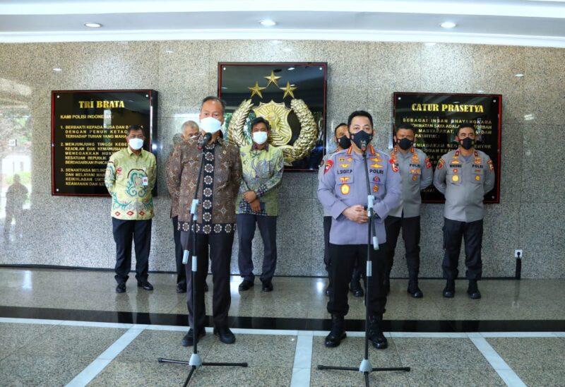 (Kapolri Jenderal Listyo Sigit Prabowo dan Menteri Perindustrian (Menperin) Agus Gumiwang Kartasasmita menggelar rapat, foto:hms)