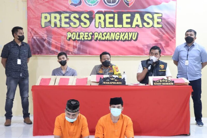 (press release polres Pasangkayu pengungkapan kasus korupsi dana desa, foto: hms)