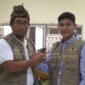 (ketua ASLI terpilih (kiri) berfoto bersama ketua FKP2M-lombok sulbar, foto: lalu)
