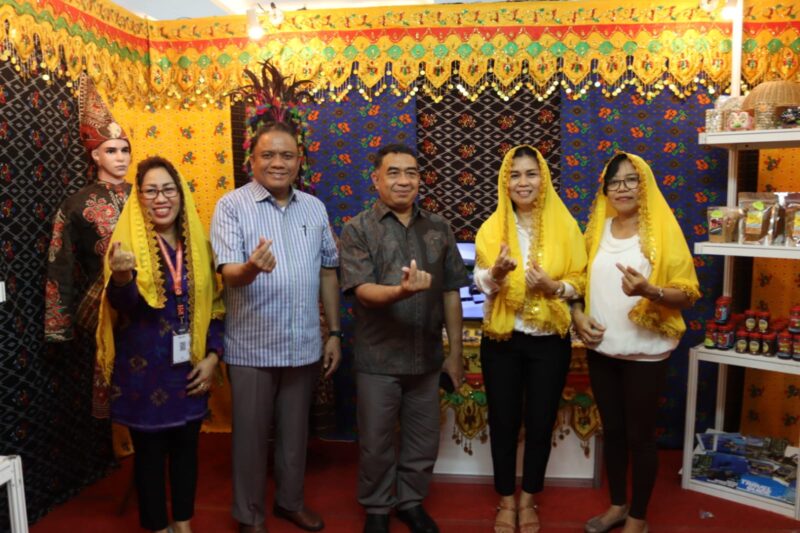 (Kemenag Sulbar, Muflih B Fattah  (kedua dari kiri) penuhi undangan Pesparawi dan kunjungi Harmony Expo di DIY, foto: hms)
