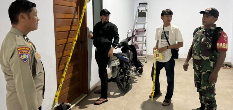 Polisi olah TKP pemuda ditemukan tewas tergantung, dok.ist