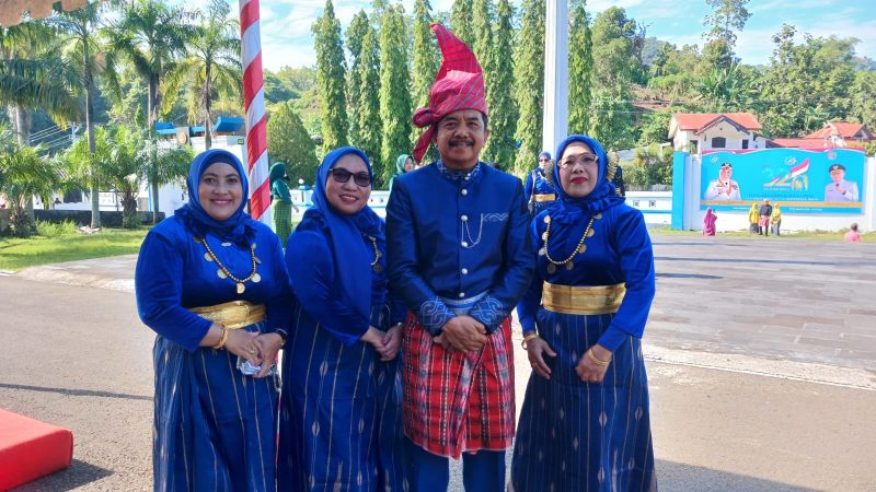 Kadis PPKB Mamuju (tengah) bersama Kabid DPPKB Mamuju, dok.adm