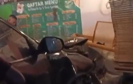 Mobil Fortuner tabrak warung di Mamuju, dok.ist