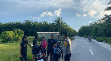 Cegah Balap Liar dan Gangguan Kamtibmas, Bhabinkamtibmas Desa Topoyo Sambangi Titik Kumpul Remaja di Dusun Lomba Deko